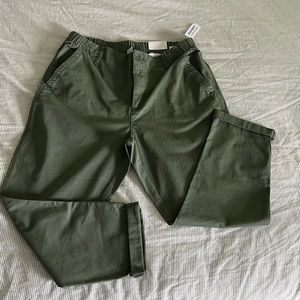 Army green. Size large. Old navy trousers. Cuffed. New with tags.